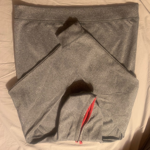 Indiana Hoosiers Pullover Hoodie - Picture 2 of 3